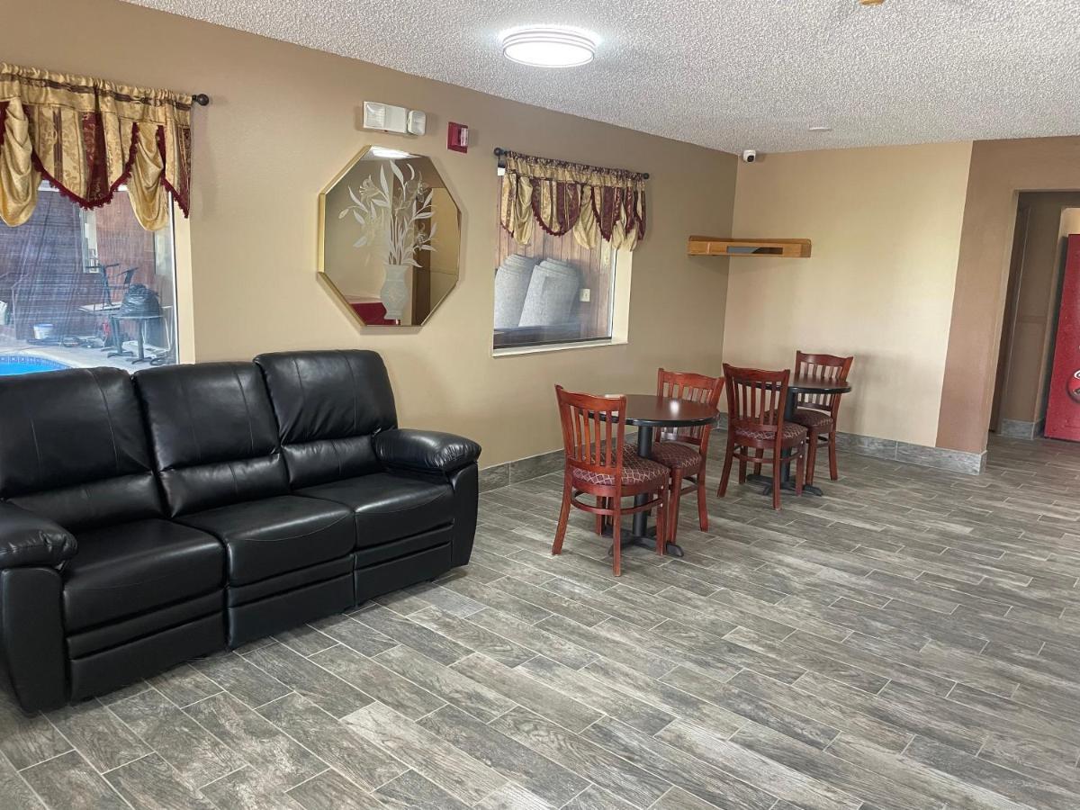 Designer Inn And Suites Toledo ภายนอก รูปภาพ