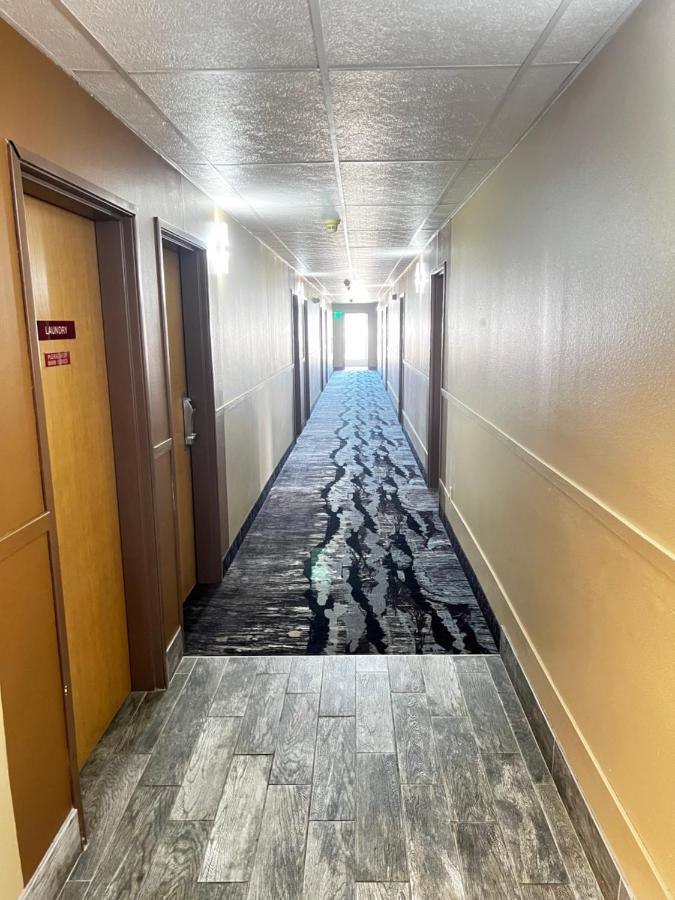 Designer Inn And Suites Toledo ภายนอก รูปภาพ
