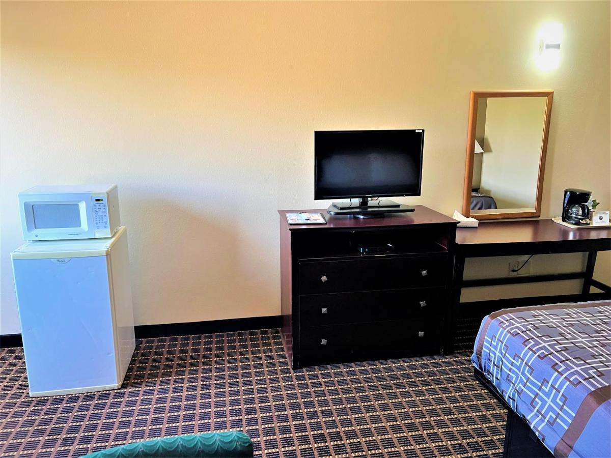 Designer Inn And Suites Toledo ภายนอก รูปภาพ