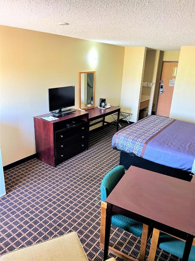 Designer Inn And Suites Toledo ภายนอก รูปภาพ
