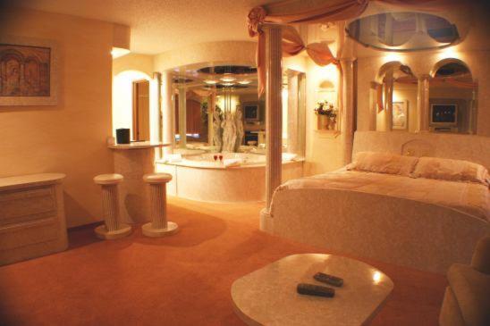Designer Inn And Suites Toledo ภายนอก รูปภาพ